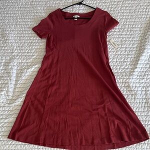 Short Sleeve Scoop Neck Mini Dress in Burgundy